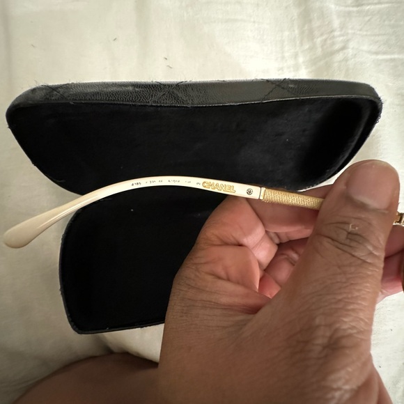 Authentic Chanel aviator mirrored Sunglasses - Picture 4 of 4